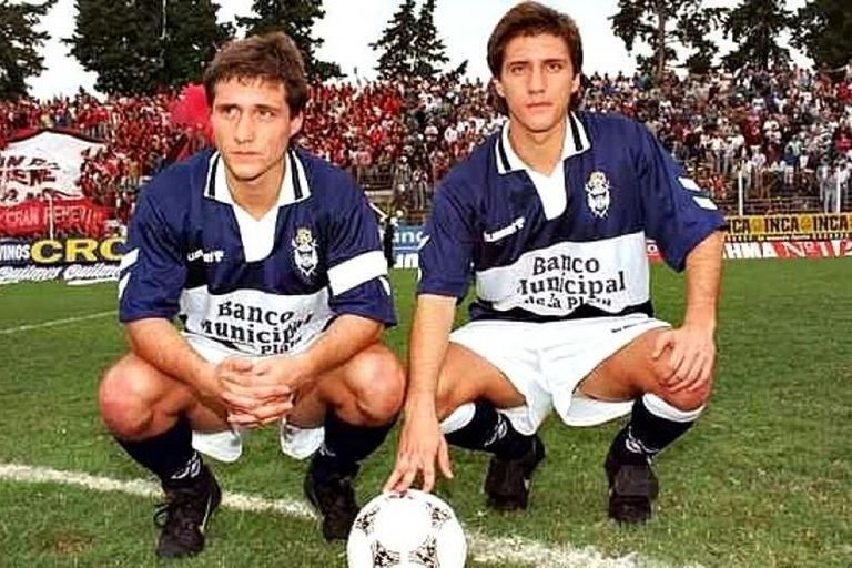 Foto de Gustavo Barros Schelotto con su hermano guillermo